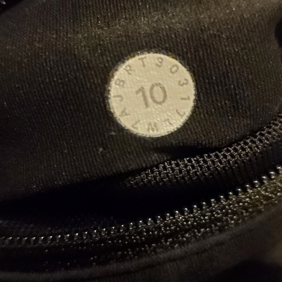 Lululemon Speed Up Shorts 2.5" Size 10 Black - Picture 8 of 10